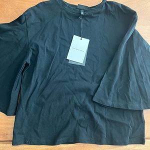 Black loose sleeve top